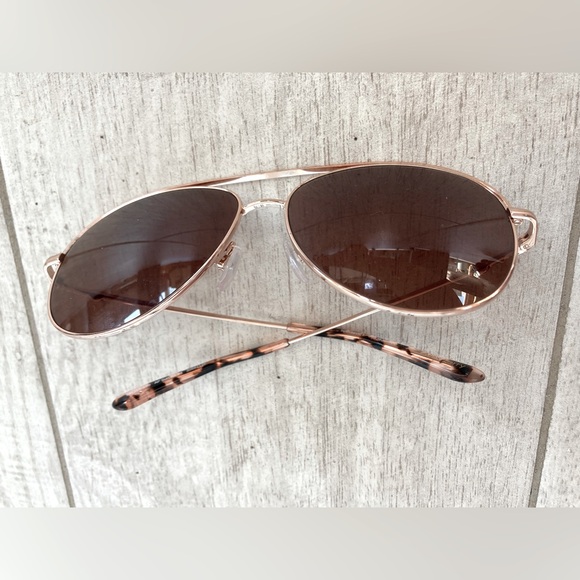 Alex Perry Aviator Rose-Gold Sunglasses - Picture 5 of 11